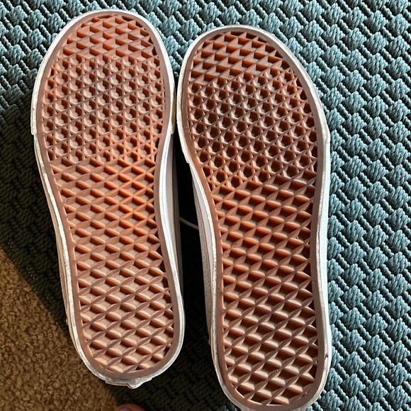 Women’s VANS - Picture 3 of 6